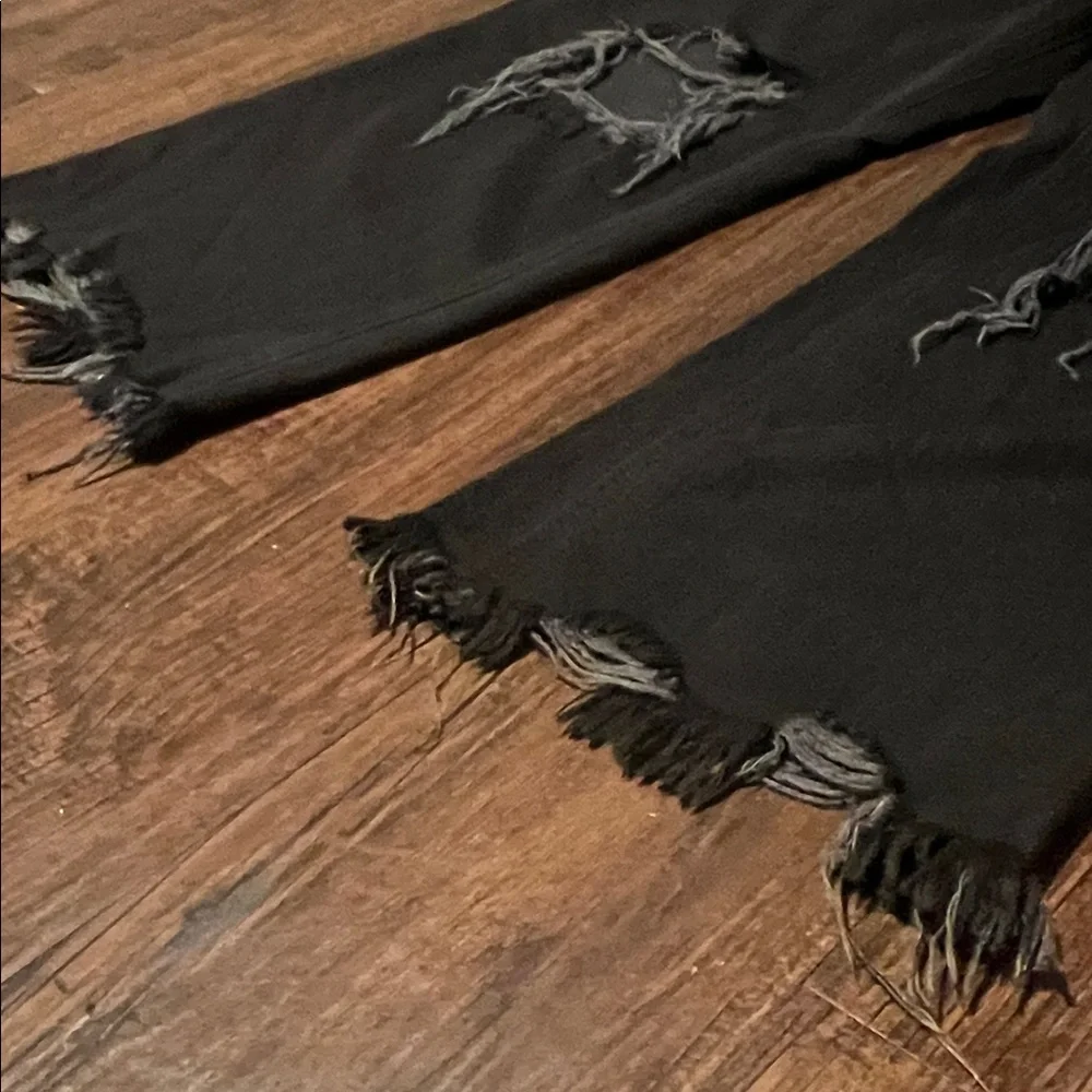 Size 32 Maggie Distressed Black Women Jeans - Picture 5 of 12